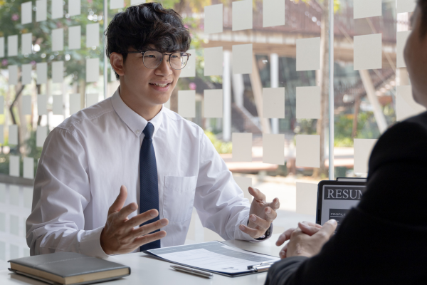 How employers’ can overcome AI use for competency-based interviews?